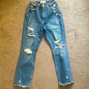 Abercrombie High Rise Mom Jean Medium Wash. Size: 26 (2) Ankle Length